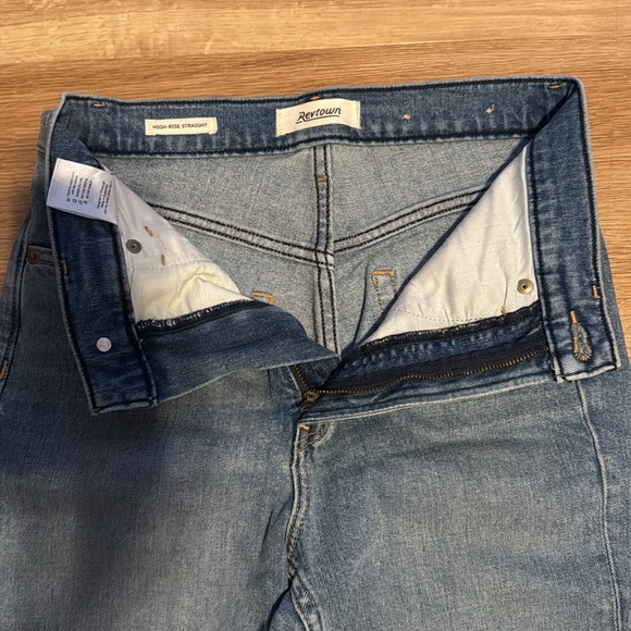 Revtown Wms. Sz. 26 Reg, High-Rise Straight Jeans, Like New - Picture 3 of 6